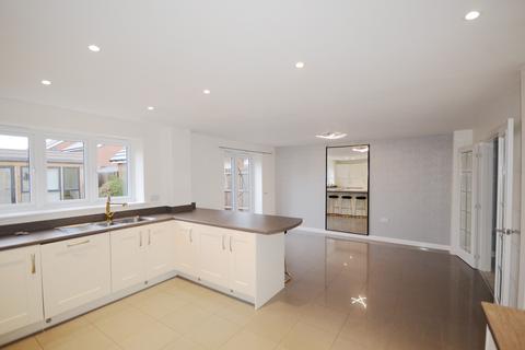 4 bedroom detached house to rent, Glasspool Road