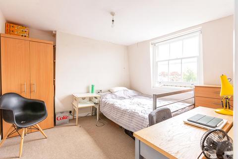 4 bedroom flat to rent, Barnsbury Road