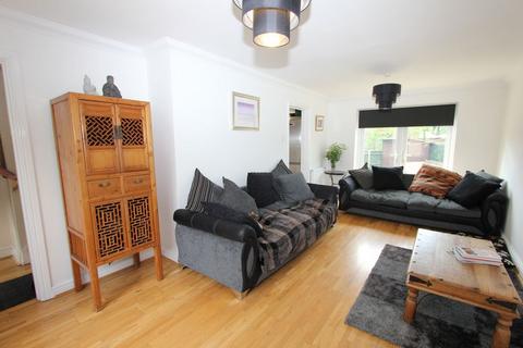 3 bedroom end of terrace house to rent, Holtspur Lane, Wooburn Green