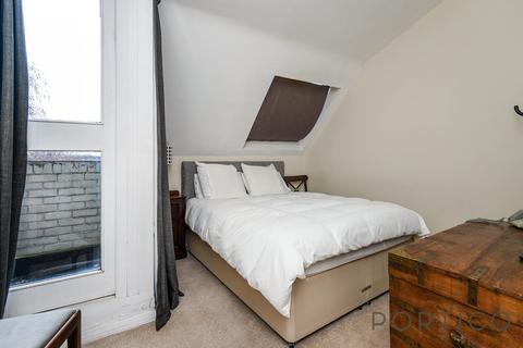 3 bedroom apartment to rent, Sunbury Lane, Battersea