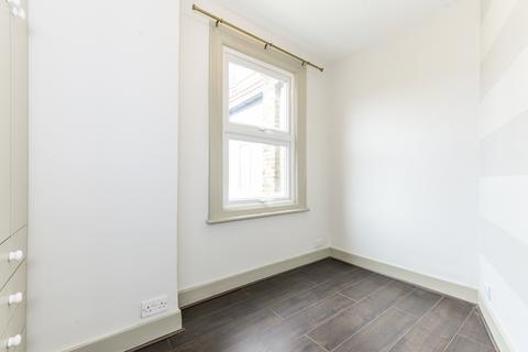 2 bedroom flat to rent, Hessel Road, W13