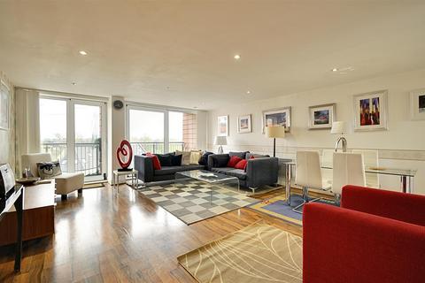 3 bedroom apartment to rent - Holland Gardens, Brentford TW8
