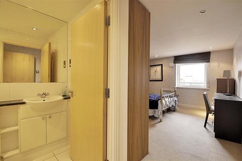 3 bedroom apartment to rent - Holland Gardens, Brentford TW8