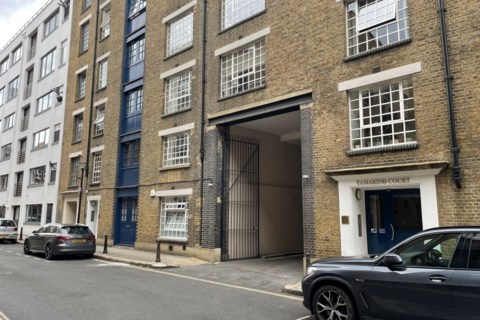 Parking to rent, Curlew Street, SE1