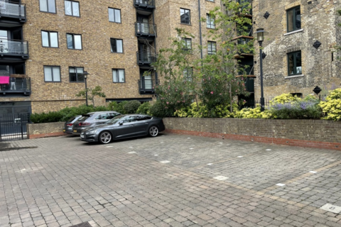 Parking to rent, Curlew Street, SE1