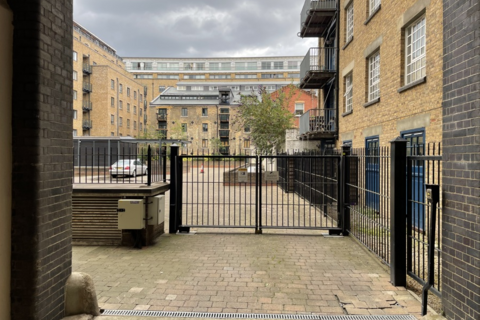 Parking to rent, Curlew Street, SE1