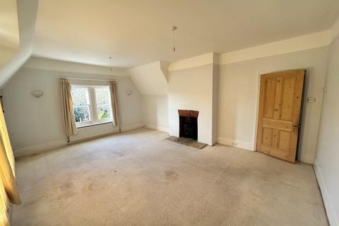 3 bedroom flat to rent, Courland