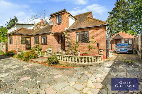 4 bedroom detached house to rent, The Drive, Rickmansworth, WD3