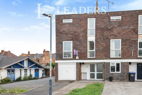 4 bedroom semi-detached house to rent, Shrubland Street, CV31