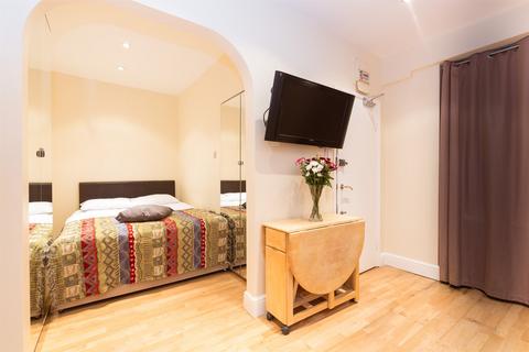 Studio to rent, 43 Clanricarde Gardens, London W2