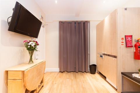 Studio to rent, 43 Clanricarde Gardens, London W2