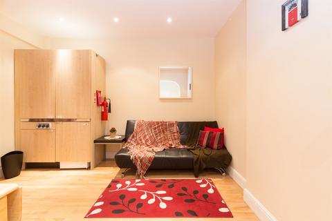 Studio to rent, 43 Clanricarde Gardens, London W2