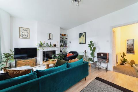 2 bedroom flat to rent, Albert Road, Leyton