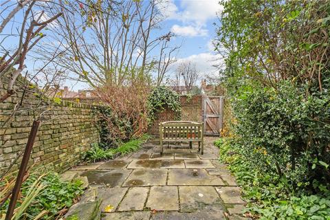 7 Clarence Place, London, E5 8HN