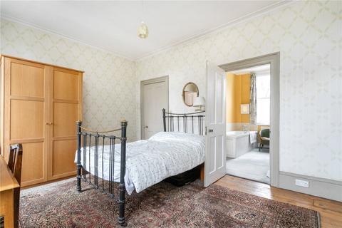 7 Clarence Place, London, E5 8HN