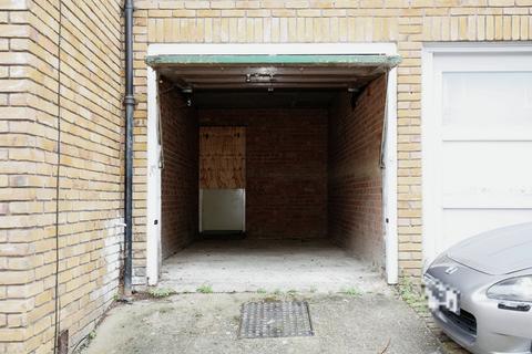 Garage to rent - London SW11