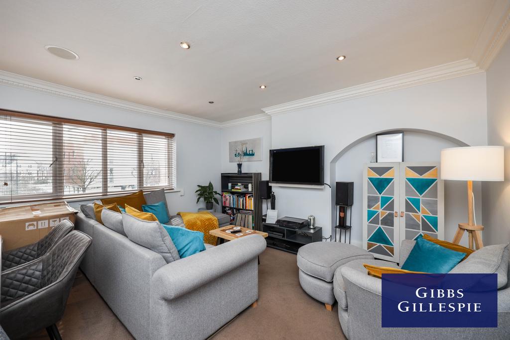 High Road, Ickenham, Middlesex, UB10 8LH 3 bed apartment to rent £