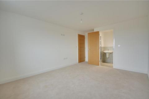 2 bedroom apartment to rent, Walsham Court, Ickenham UB10 8FZ