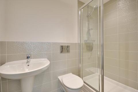 2 bedroom apartment to rent, Walsham Court, Ickenham UB10 8FZ