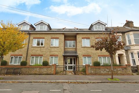 2 bedroom flat to rent, Ashville Road, Leyton