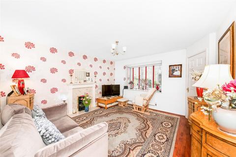 3 bedroom end of terrace house for sale, Stoneleigh Court, Shelley, HD8