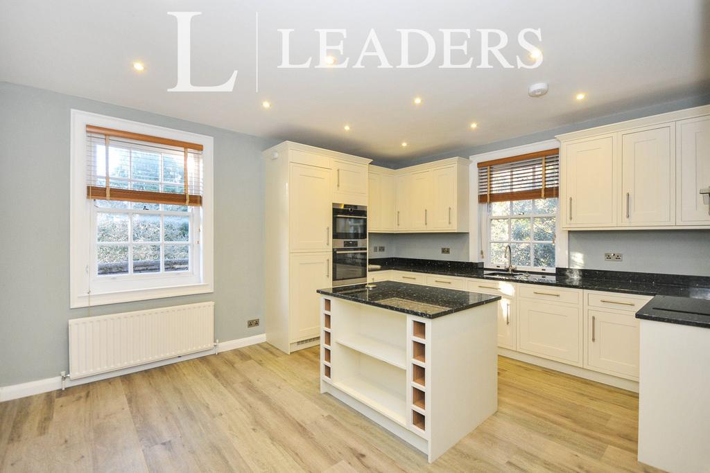 Orchard House, Bickley, BR1 5 bed apartment to rent £2,850 pcm (£658 pw)