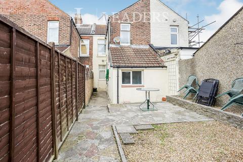 4 bedroom terraced house to rent, Napier Road, Southsea