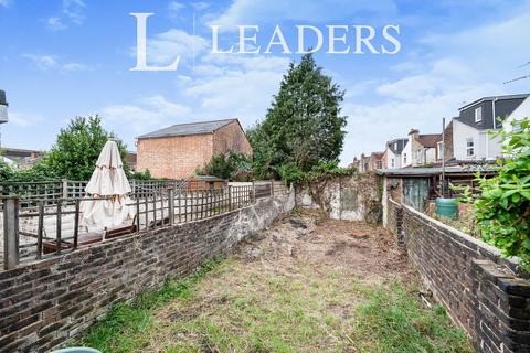 3 bedroom terraced house to rent, Talbot Road, Southsea