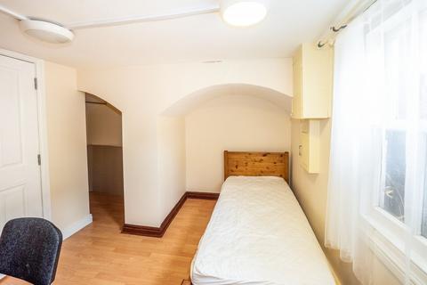 3 bedroom house share to rent - Portland Street, CV32