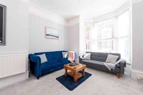 2 bedroom flat to rent, Elphinstone Road, Southsea