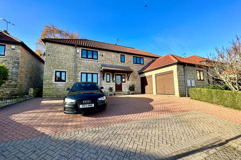 5 bedroom detached house to rent, Grove Court, Marr
