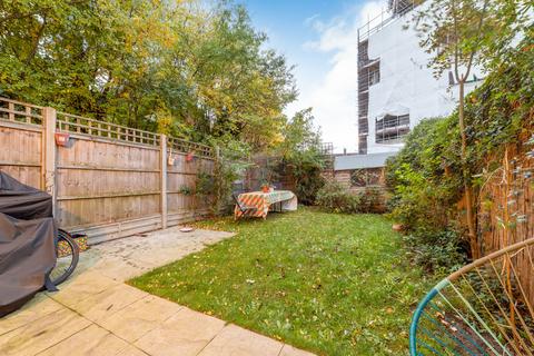 4 bedroom townhouse to rent, Foundry Mews, Walthamstow, London, E17