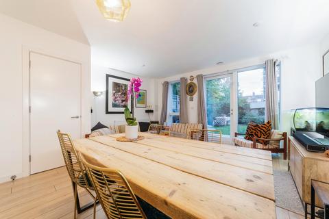 4 bedroom townhouse to rent, Foundry Mews, Walthamstow, London, E17