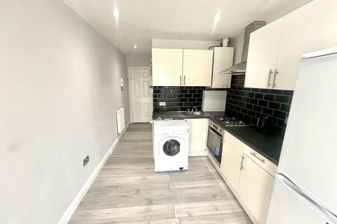 Studio to rent - London N17