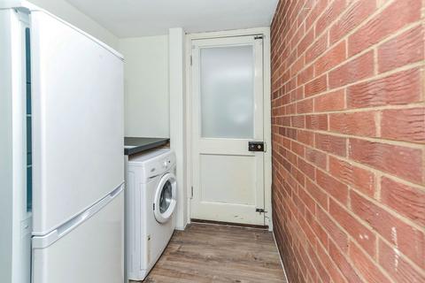 2 bedroom flat to rent, Welclose Street, St Albans, AL3