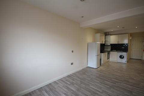 Studio to rent - London N17