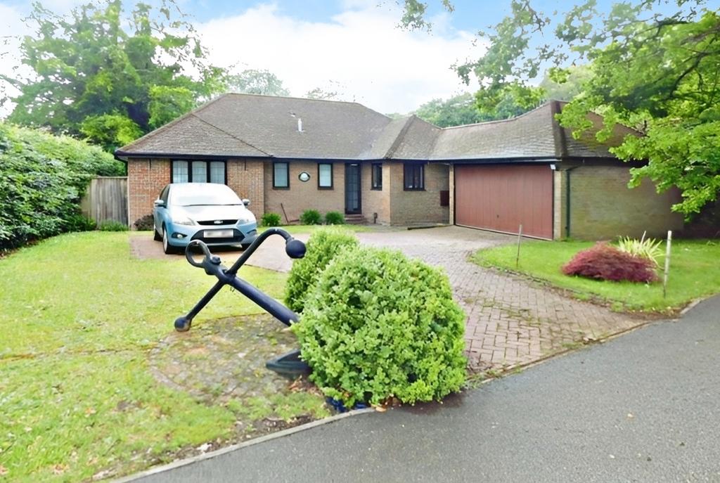 Daws Hill Lane, High 4 bed detached house £2,250 pcm (£519 pw)