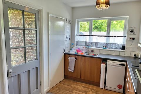 2 bedroom bungalow to rent, Cottingham Grove, Bletchley, MK3 5AX