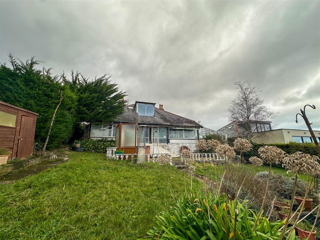 Sandringham Gardens, Preston, Paignton, TQ3 1JB 4 bed detached bungalow