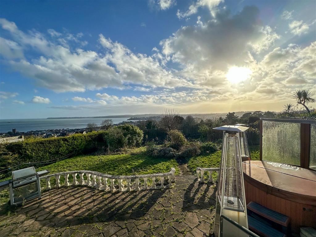 Sandringham Gardens, Preston, Paignton, TQ3 1JB 4 bed detached bungalow
