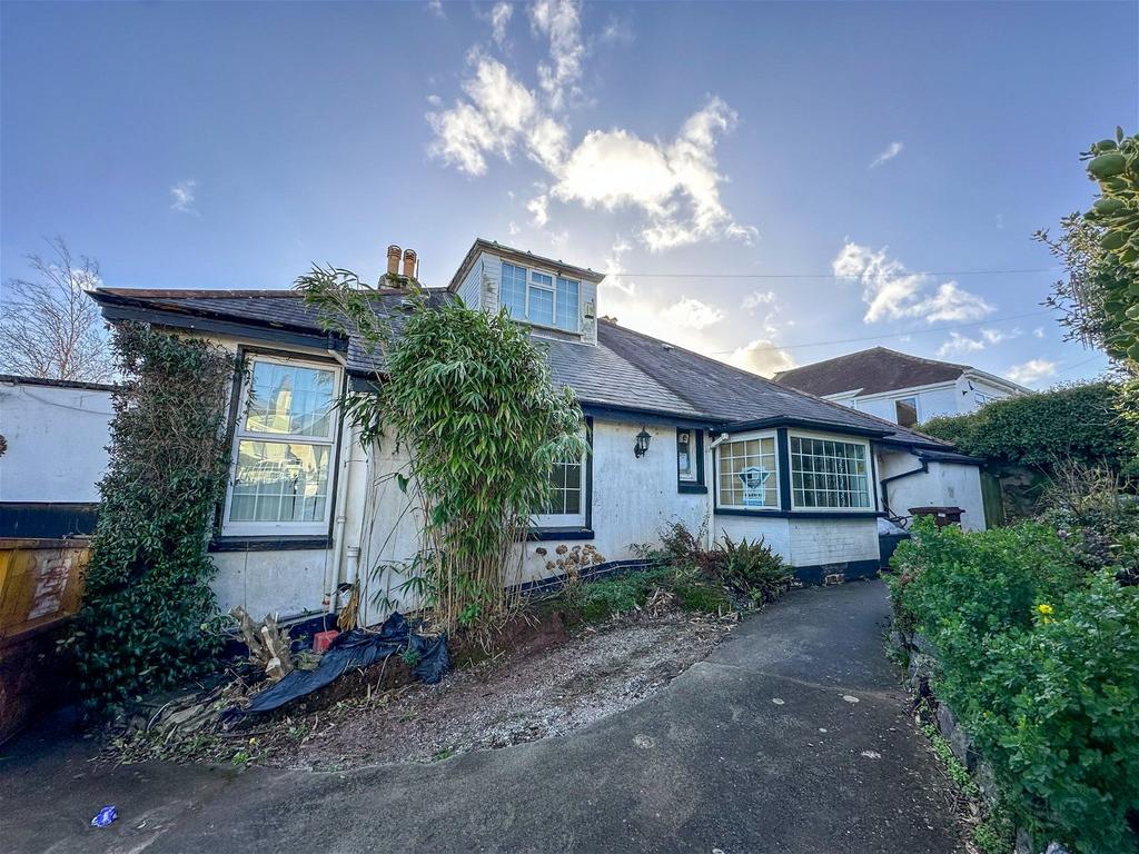 Sandringham Gardens, Preston, Paignton, TQ3 1JB 4 bed detached bungalow