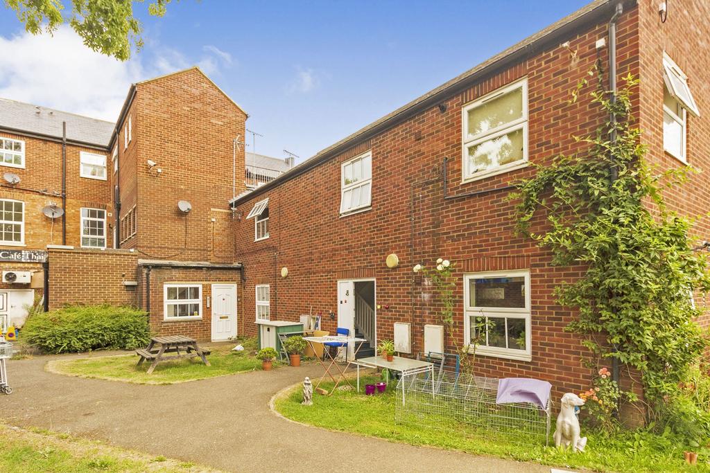 Street, Bletchley, MK2 2LY 1 bed apartment to rent £850 pcm (£196 pw)