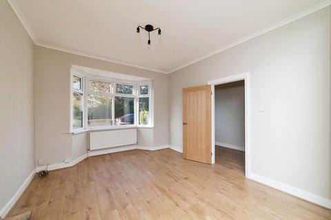 3 bedroom terraced house to rent, Tomswood Hill, Ilford, IG6