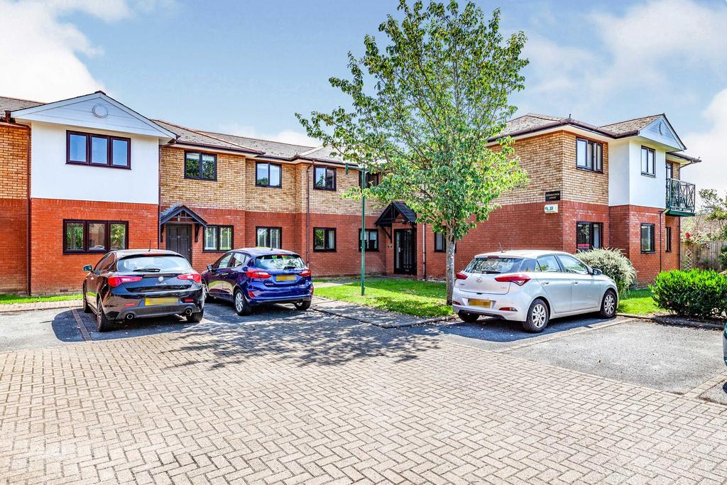 Sherbourne Court 2 bed apartment £1,350 pcm (£312 pw)