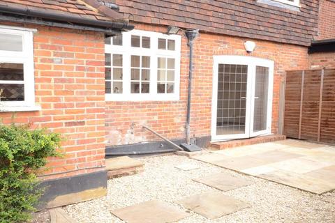 4 bedroom semi-detached house to rent, Church Street, Burnham