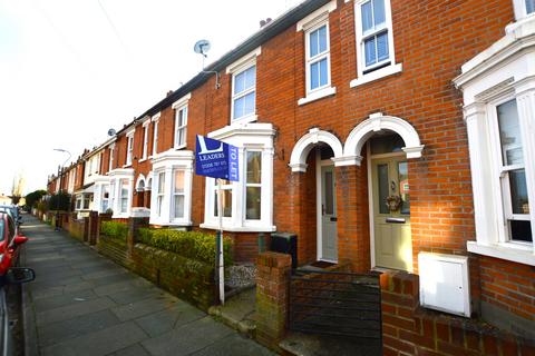 3 bedroom terraced house to rent, Canterbury Road, Colchester CO2