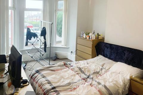 7 bedroom end of terrace house to rent - Manchester M20