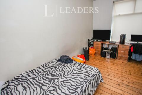 5 bedroom terraced house to rent - Manchester M14