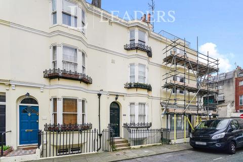 1 bedroom property to rent, Regency Square