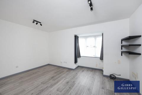 Studio to rent - Uxbridge UB8